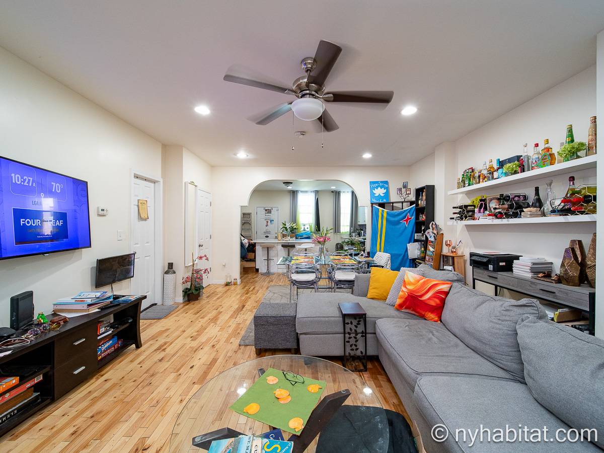 Living room - Photo 5 of 7