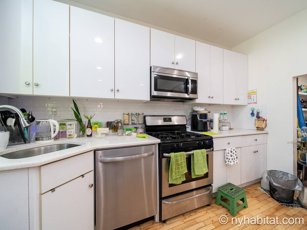 Kitchen - Photo 2 of 4