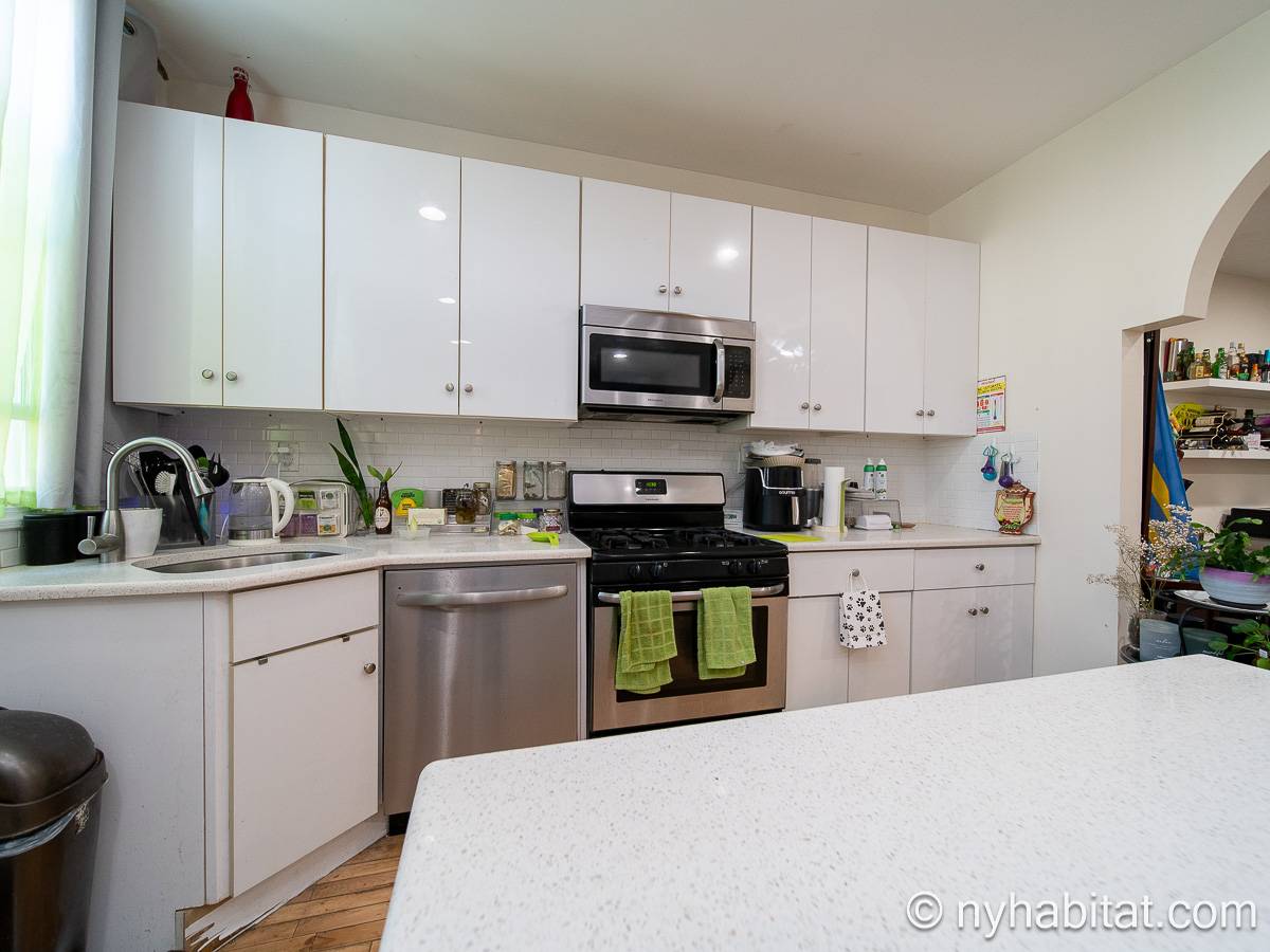 Kitchen - Photo 3 of 4