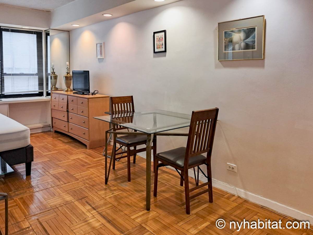 Living room - Photo 4 of 4
