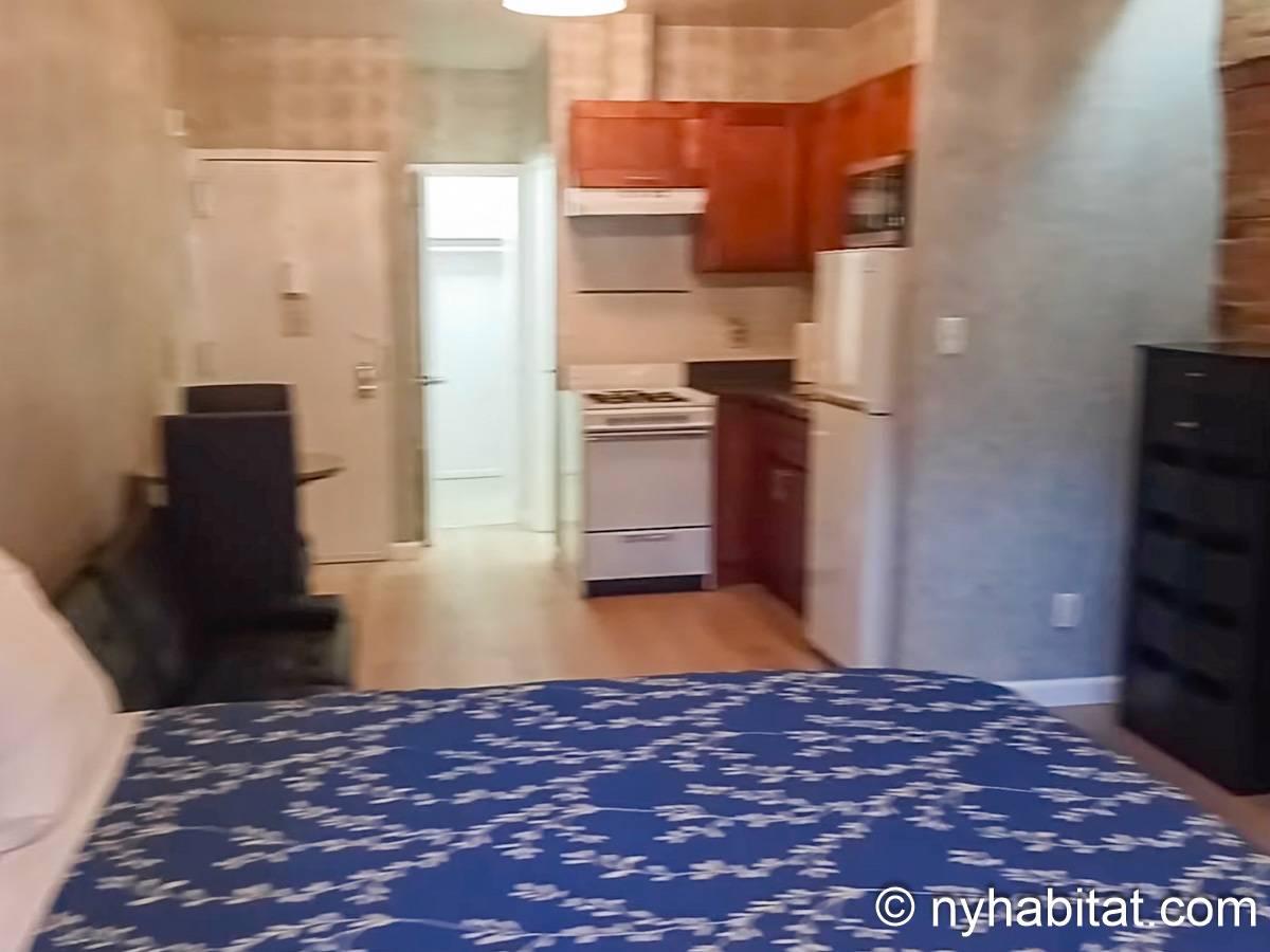 Living room - Photo 3 of 5
