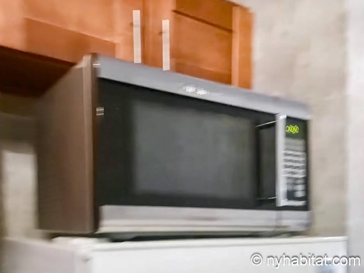 Kitchen - Photo 4 of 5
