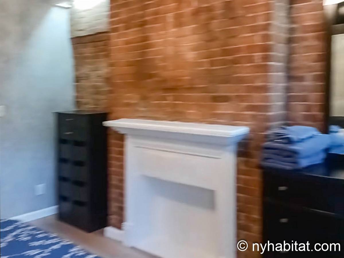Living room - Photo 4 of 5