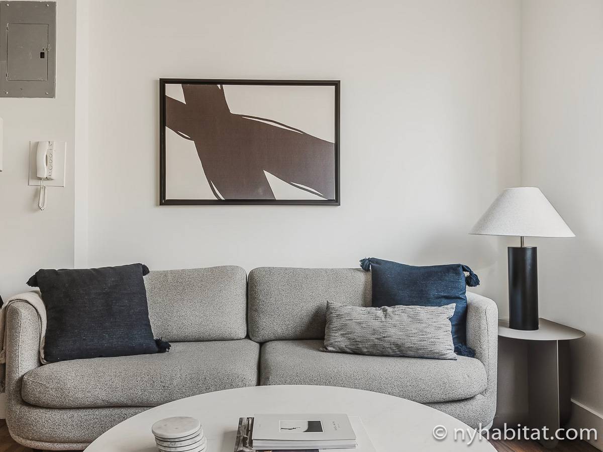 Living room - Photo 3 of 5