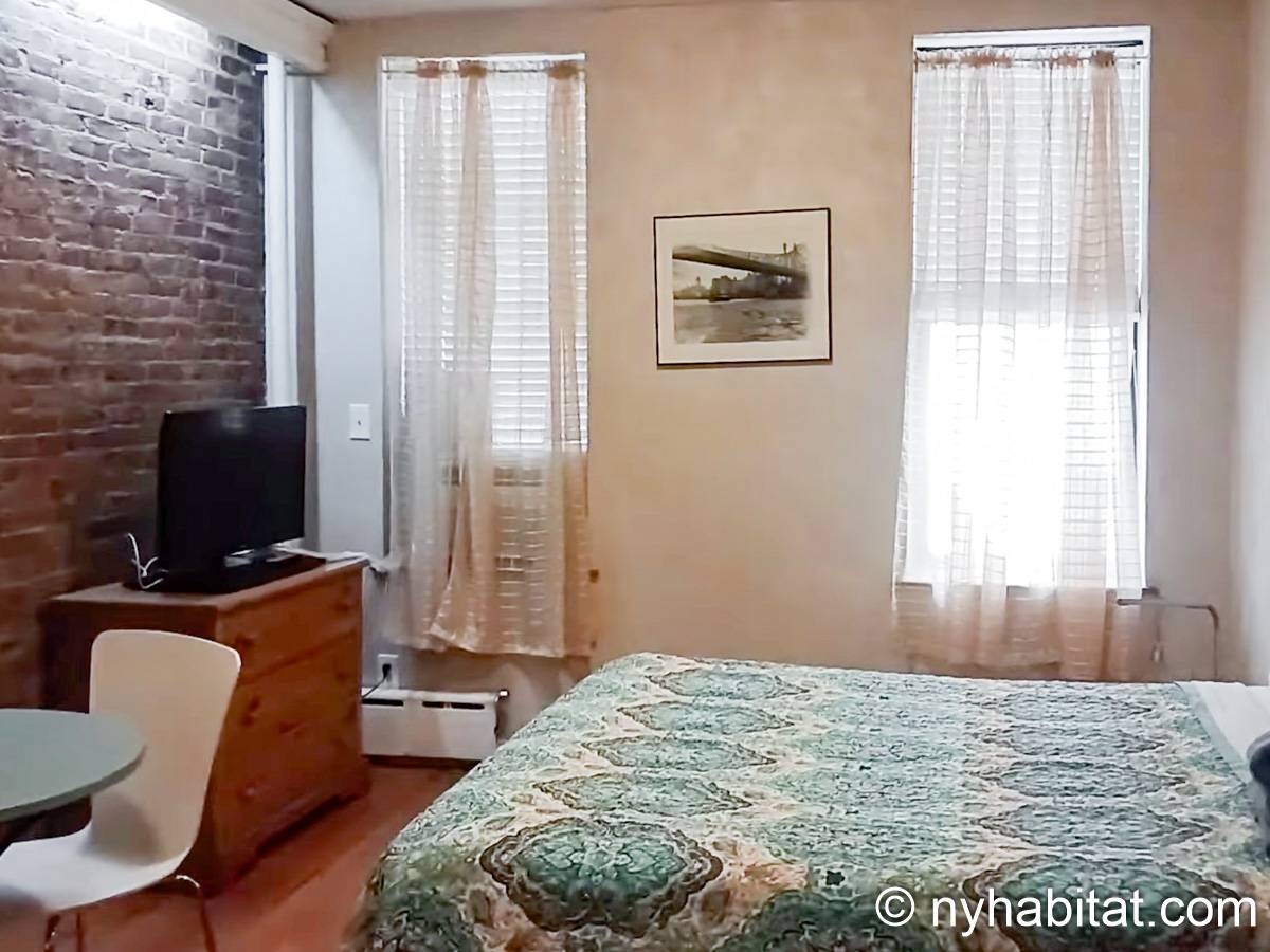 Living room - Photo 2 of 4