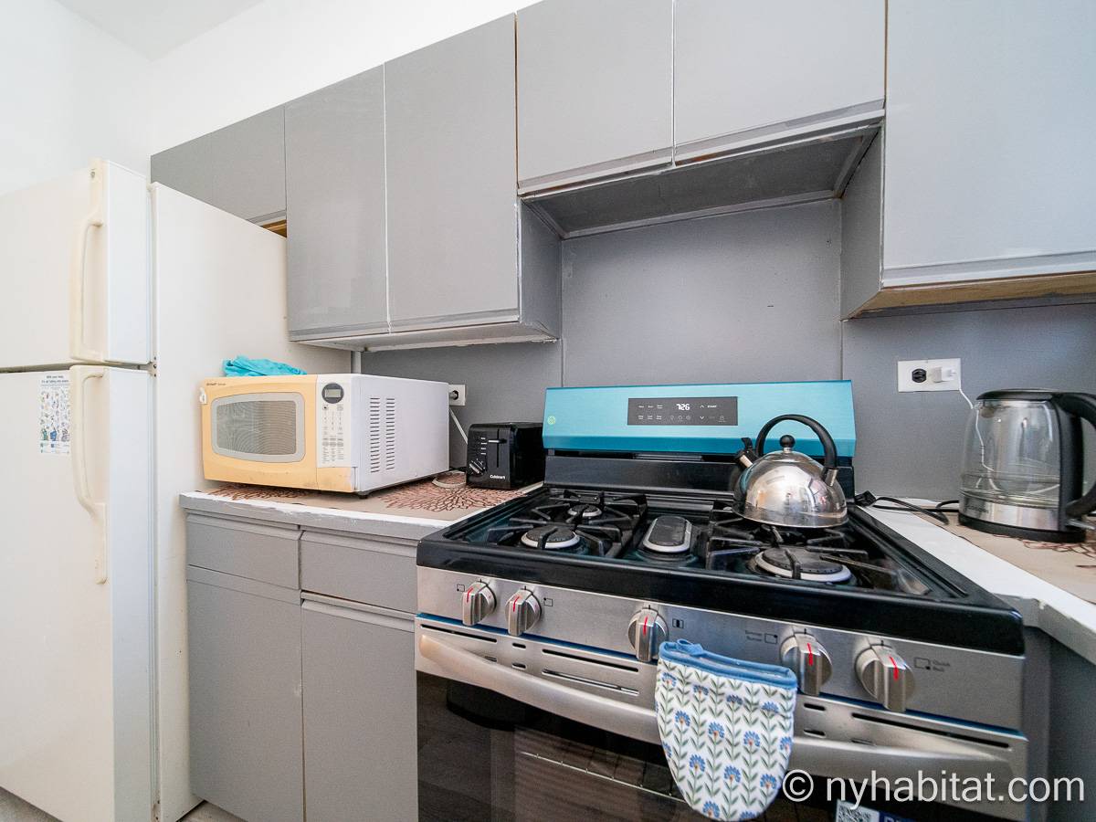 Kitchen - Photo 3 of 4
