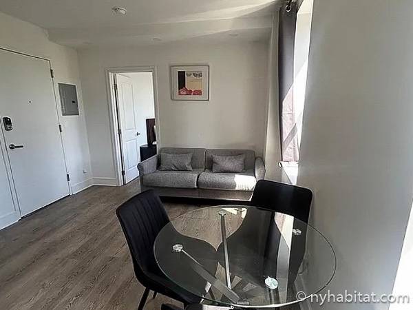 Living room - Photo 1 of 2
