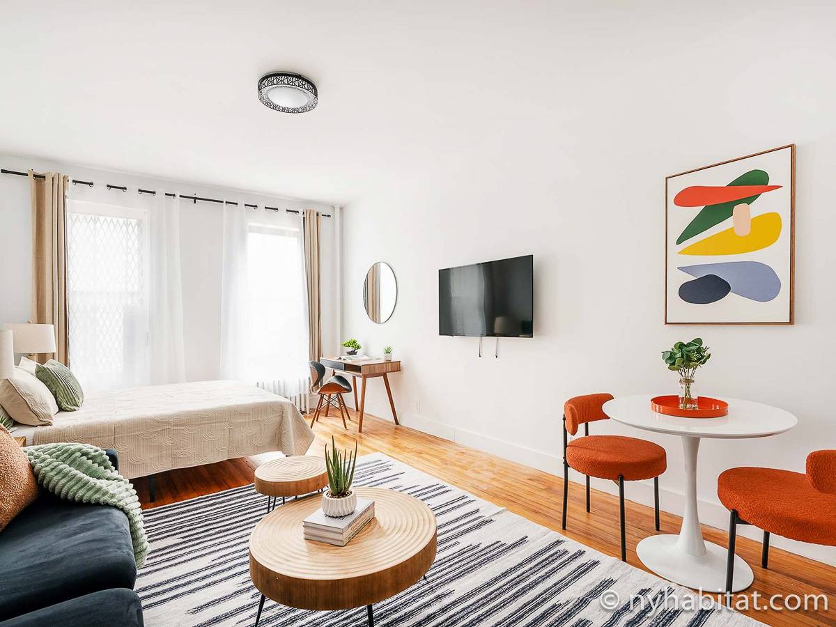 Living room - Photo 2 of 11