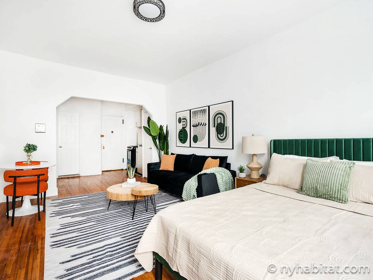 Living room - Photo 6 of 11