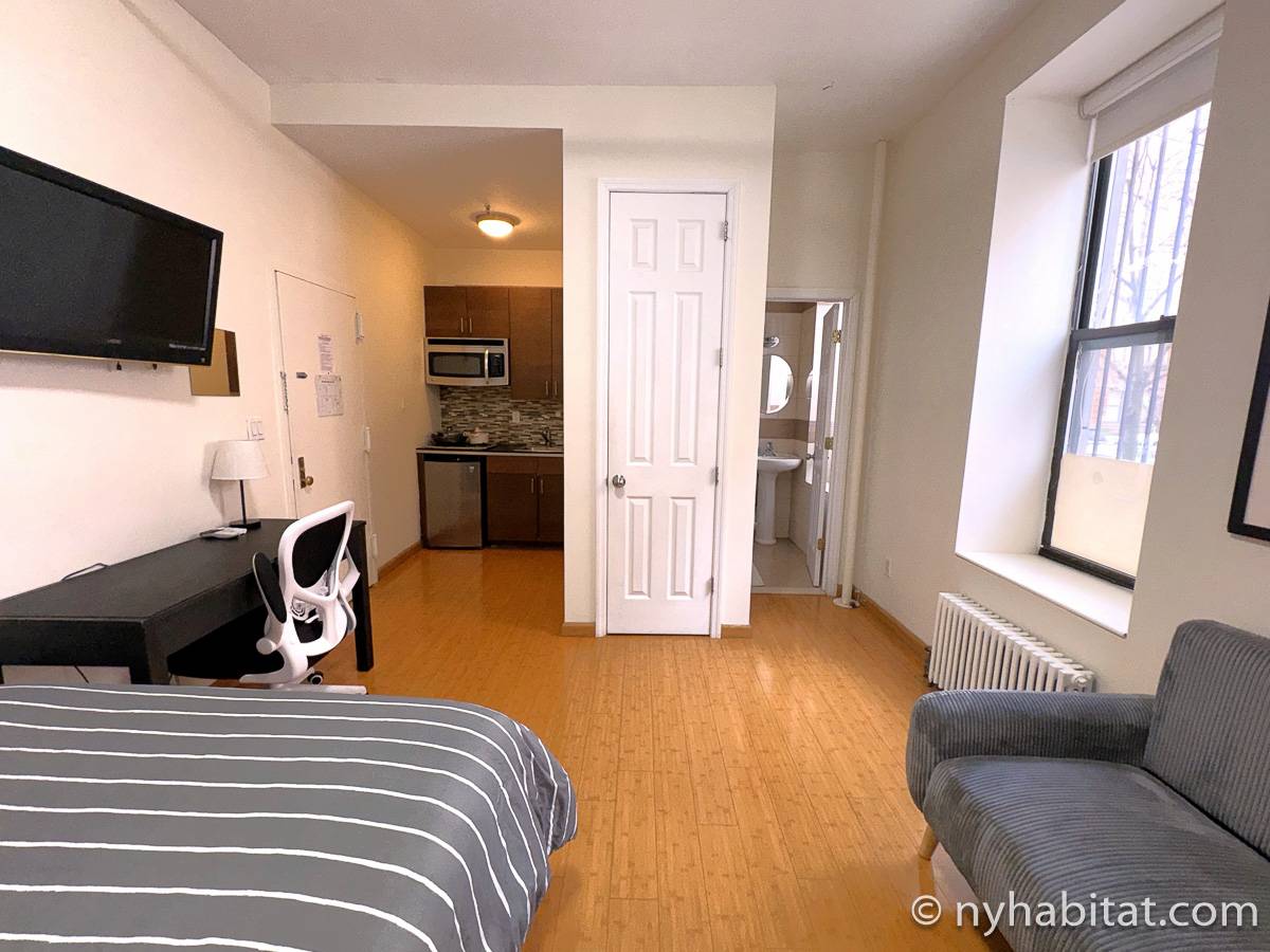 Living room - Photo 6 of 7