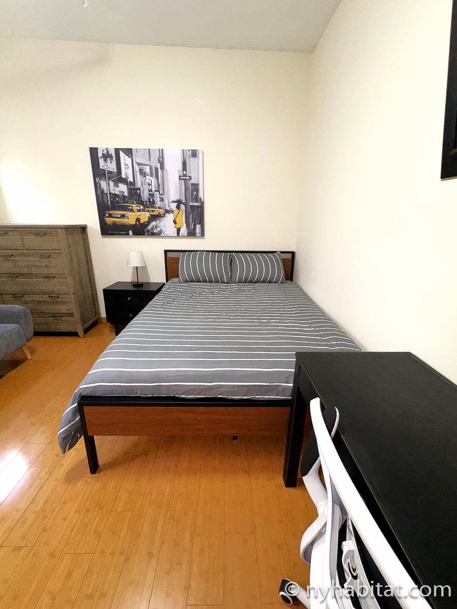 Living room - Photo 4 of 7