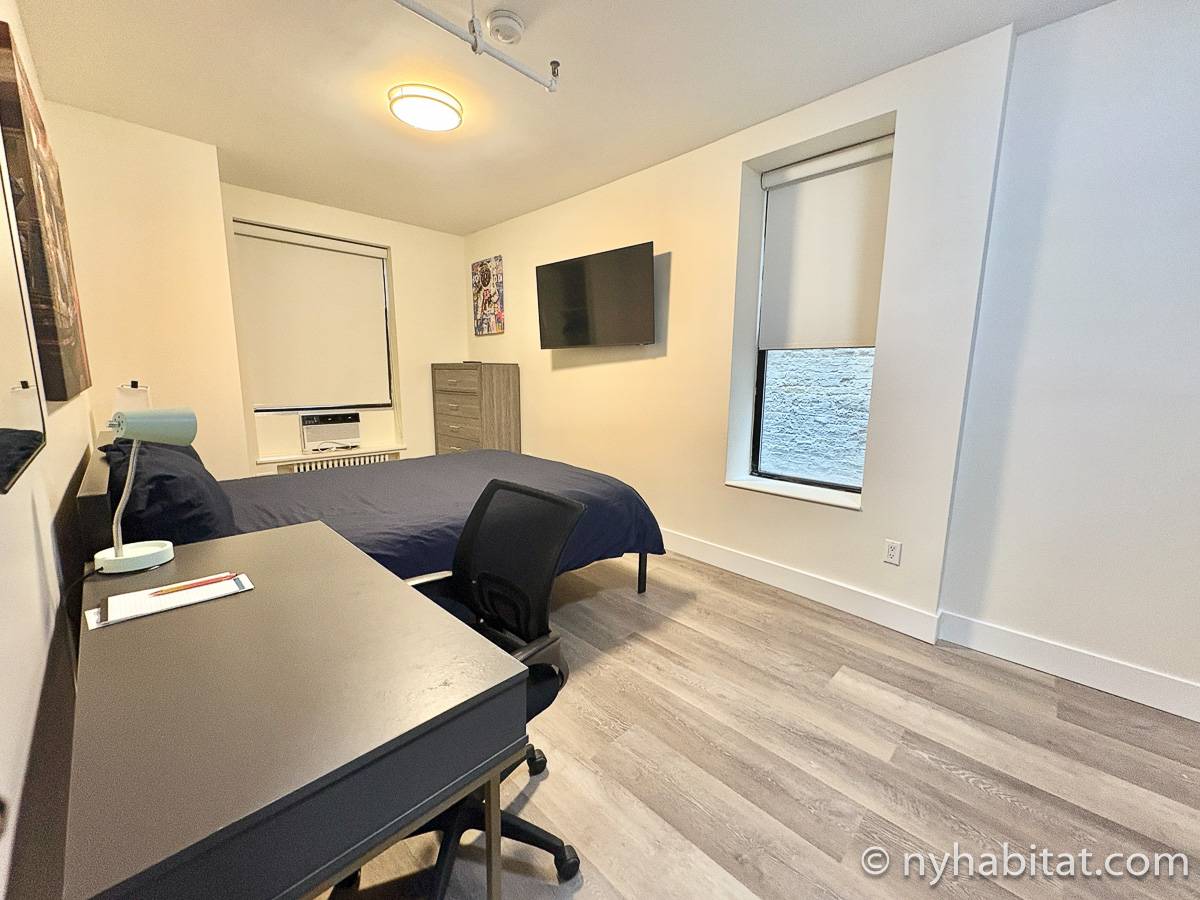 Living room - Photo 5 of 6