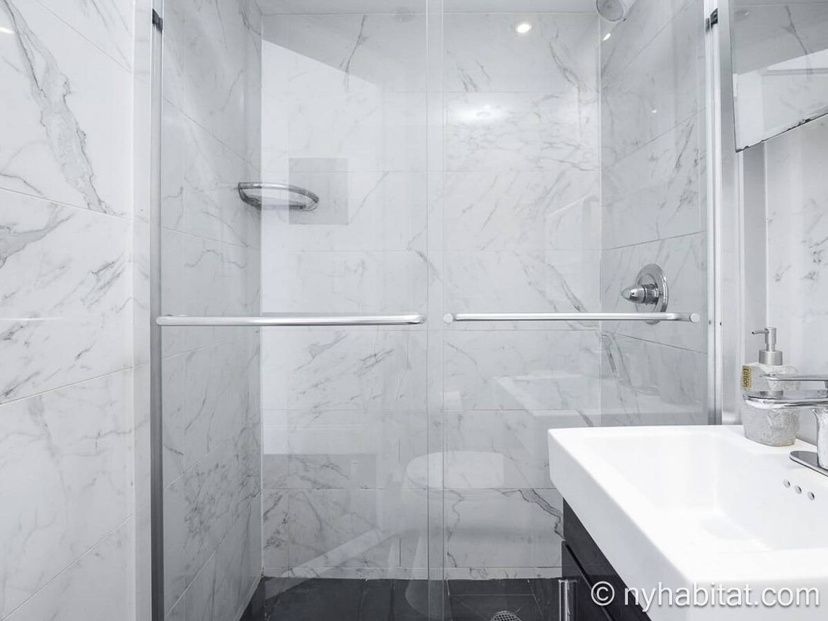 Bathroom - Photo 2 of 4 Bathroom - Photo 2 of 4