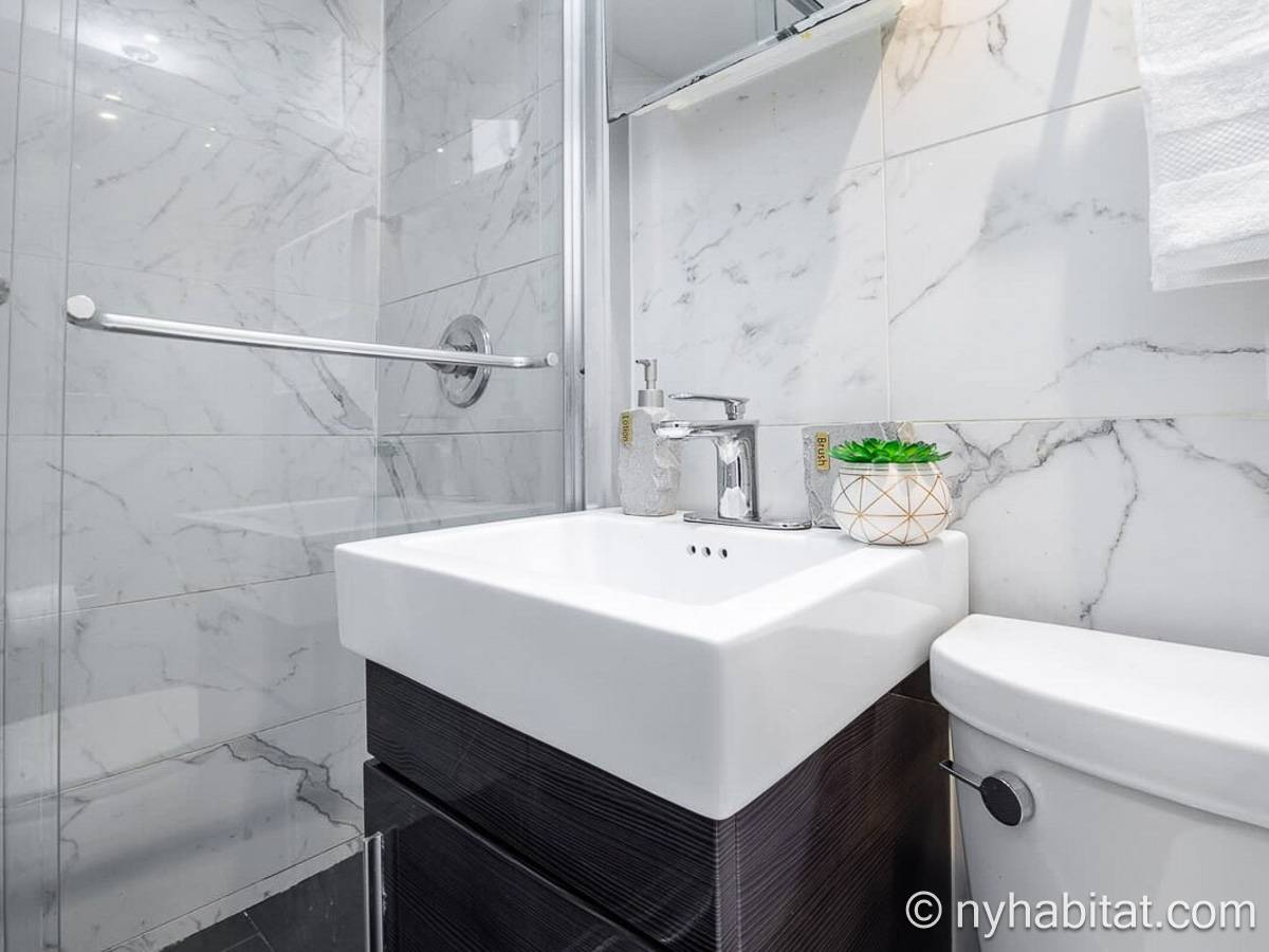Bathroom - Photo 3 of 4 Bathroom - Photo 3 of 4