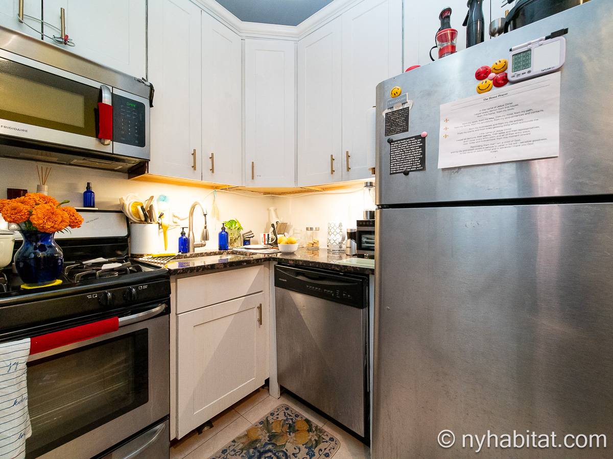 Kitchen - Photo 3 of 5