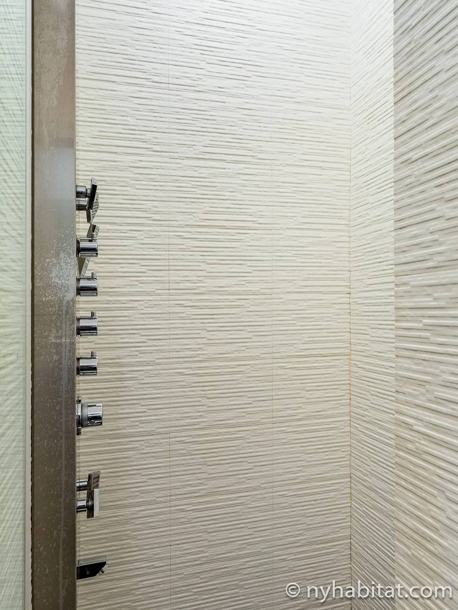 Bathroom - Photo 3 of 4 Bathroom - Photo 3 of 4