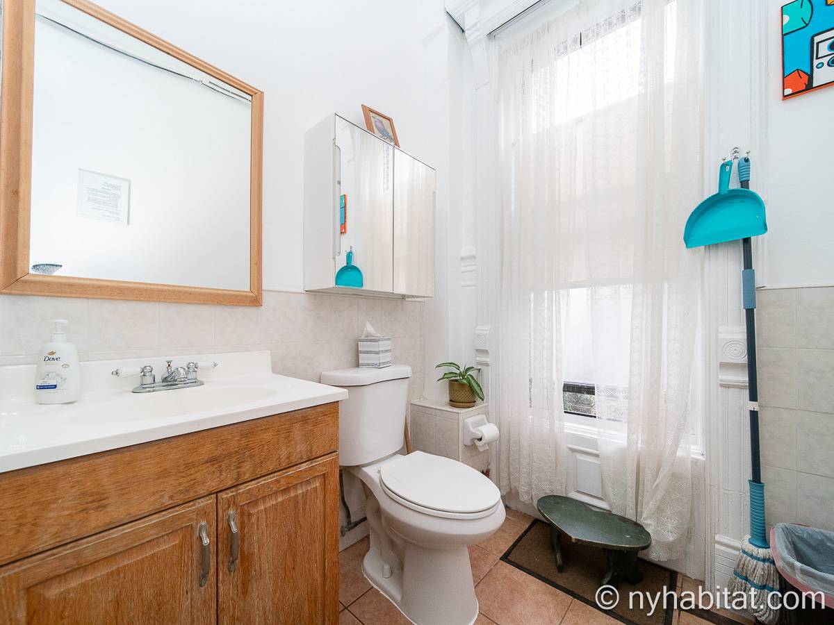 Bathroom - Photo 2 of 4 Bathroom - Photo 2 of 4