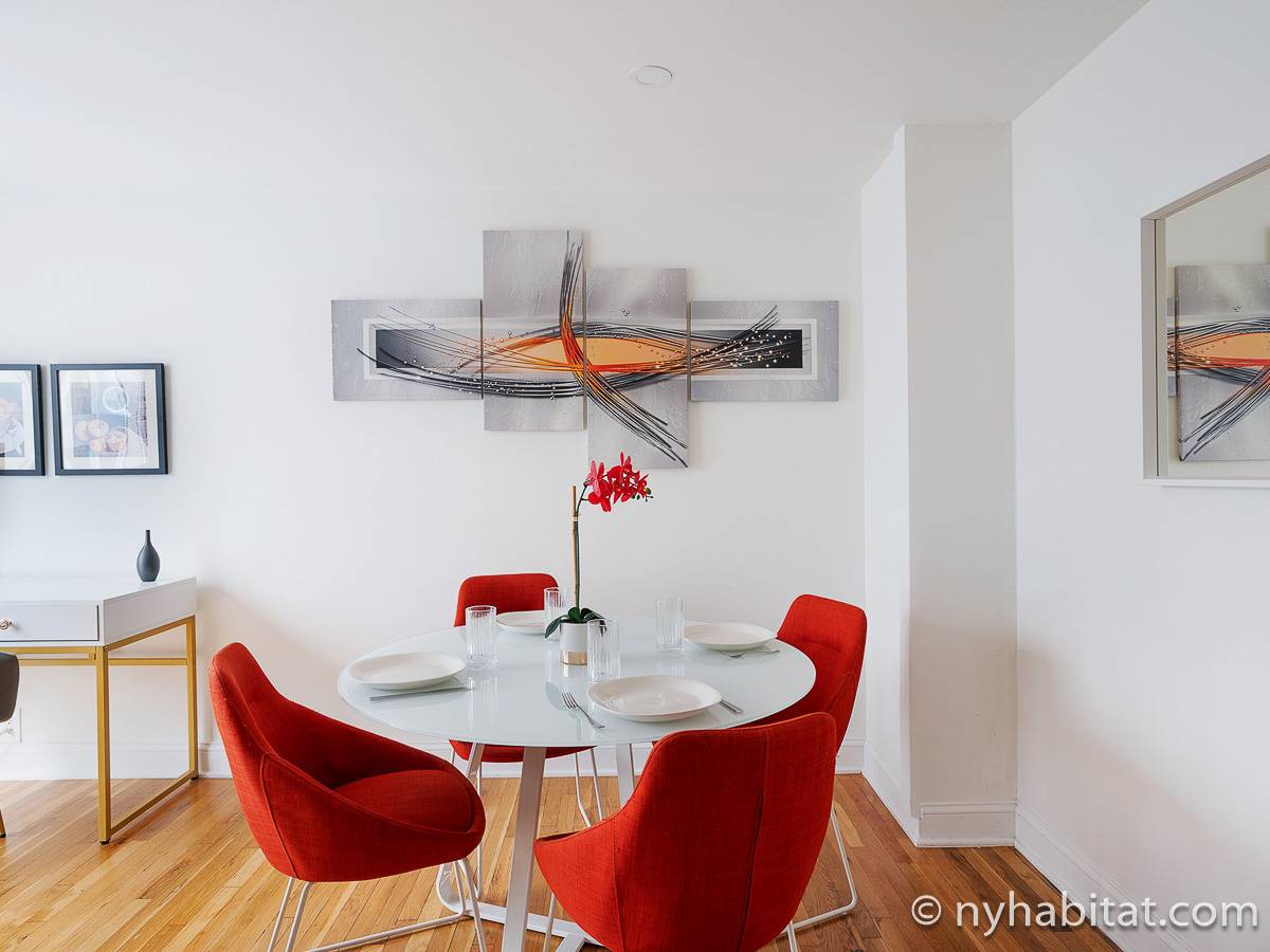 Living room - Photo 5 of 9