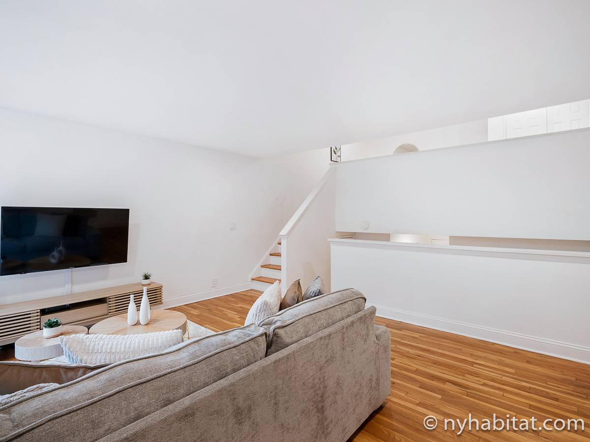 Living room - Photo 3 of 9