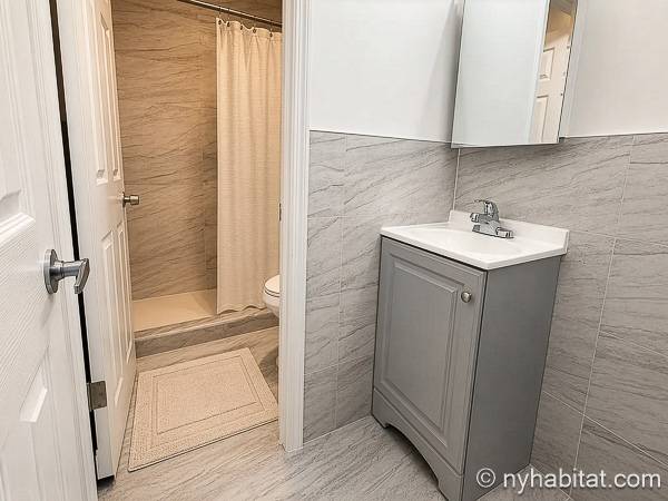 Salle de bain 1 - Photo 1 sur 2 Salle de bain 1 - Photo 1 sur 2