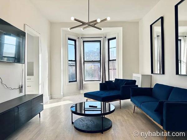 Living room - Photo 3 of 3
