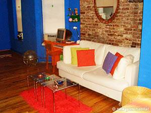 Living room - Photo 4 of 7