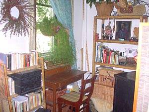 Living room - Photo 7 of 12