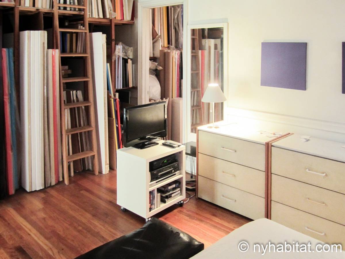 Bedroom - Photo 3 of 4