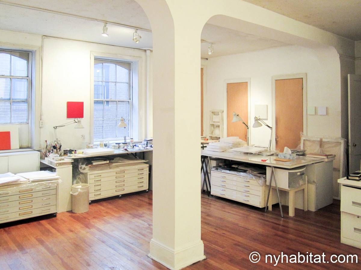 Living room - Photo 6 of 10