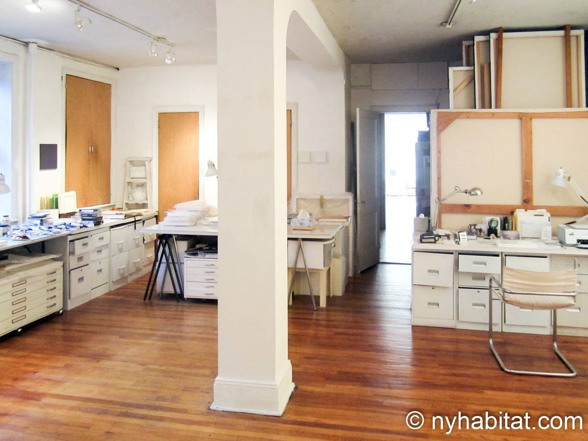Living room - Photo 7 of 10