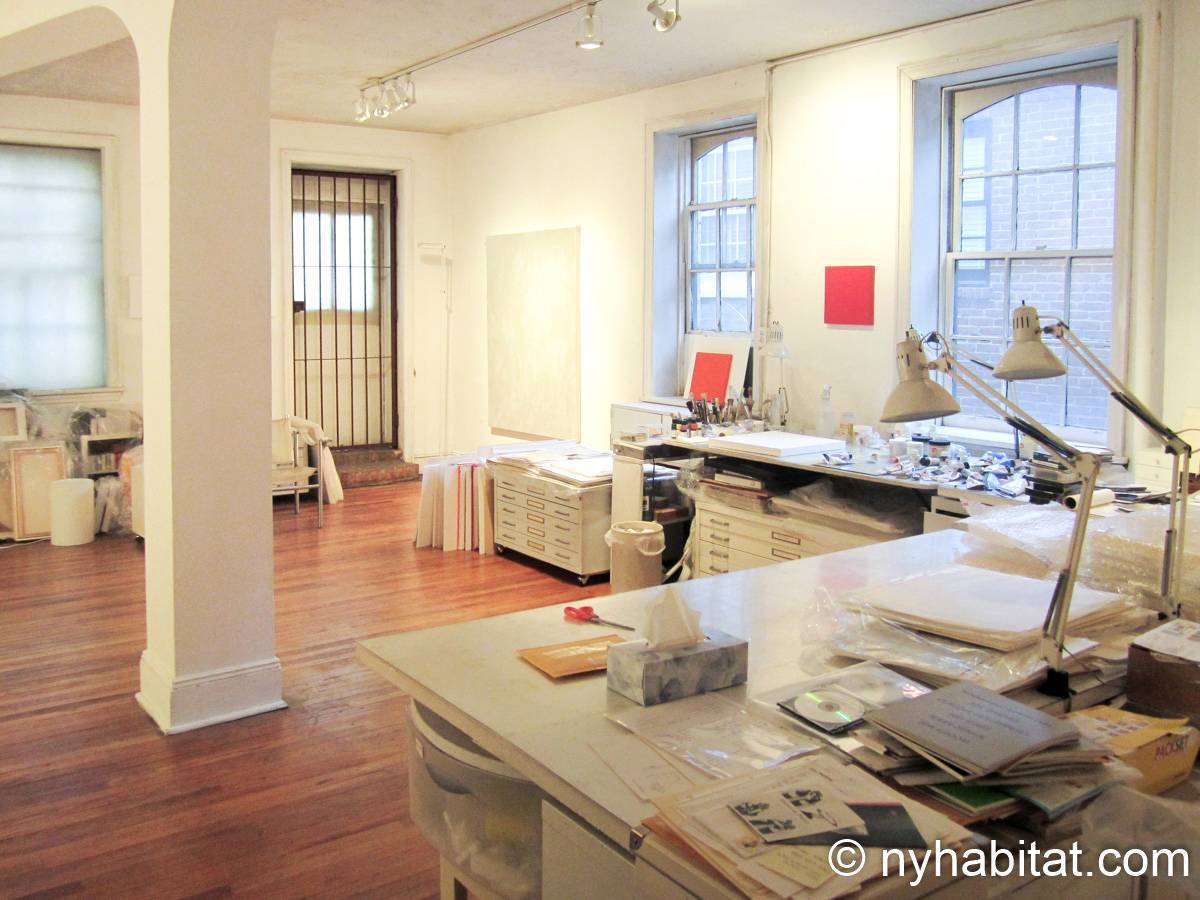 Living room - Photo 8 of 10