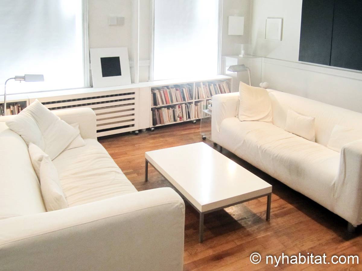 Living room - Photo 2 of 10
