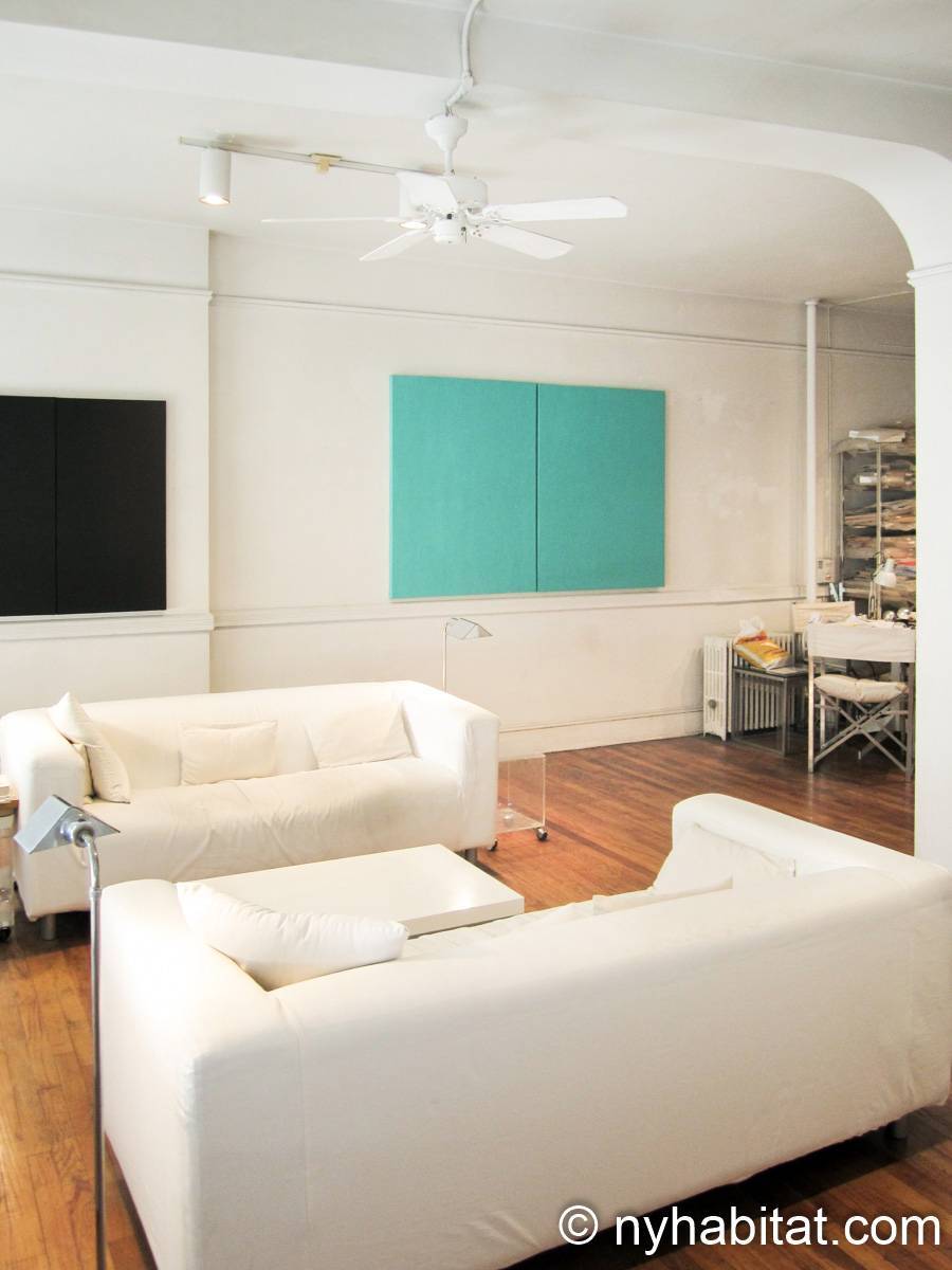 Living room - Photo 3 of 10