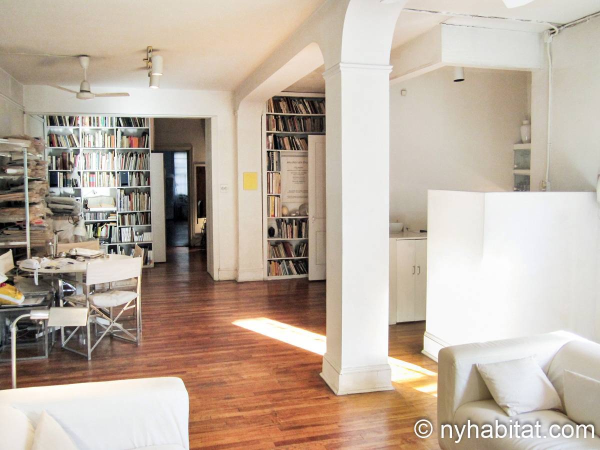 Living room - Photo 10 of 10