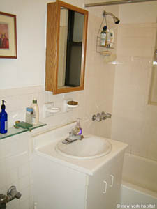 Badezimmer - Photo 2 von 3