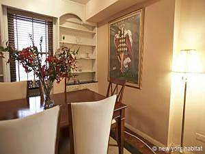 Living room - Photo 4 of 5