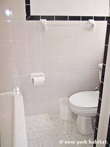 Badezimmer - Photo 3 von 4