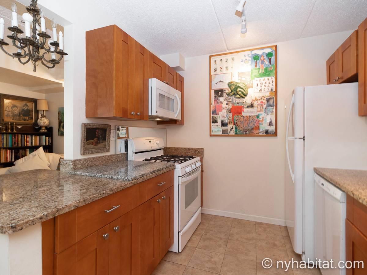 Kitchen - Photo 3 of 6