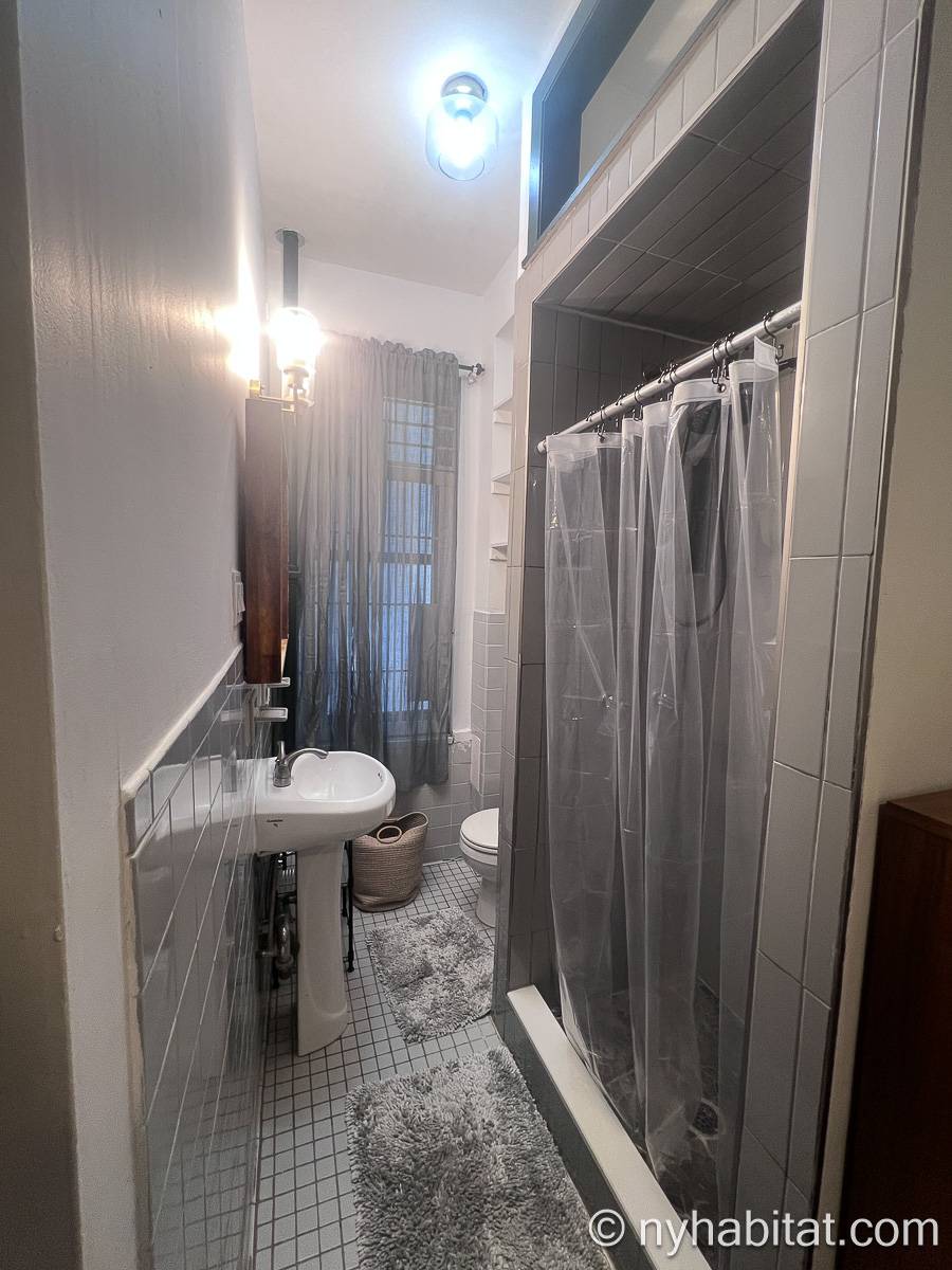 Badezimmer - Photo 2 von 3