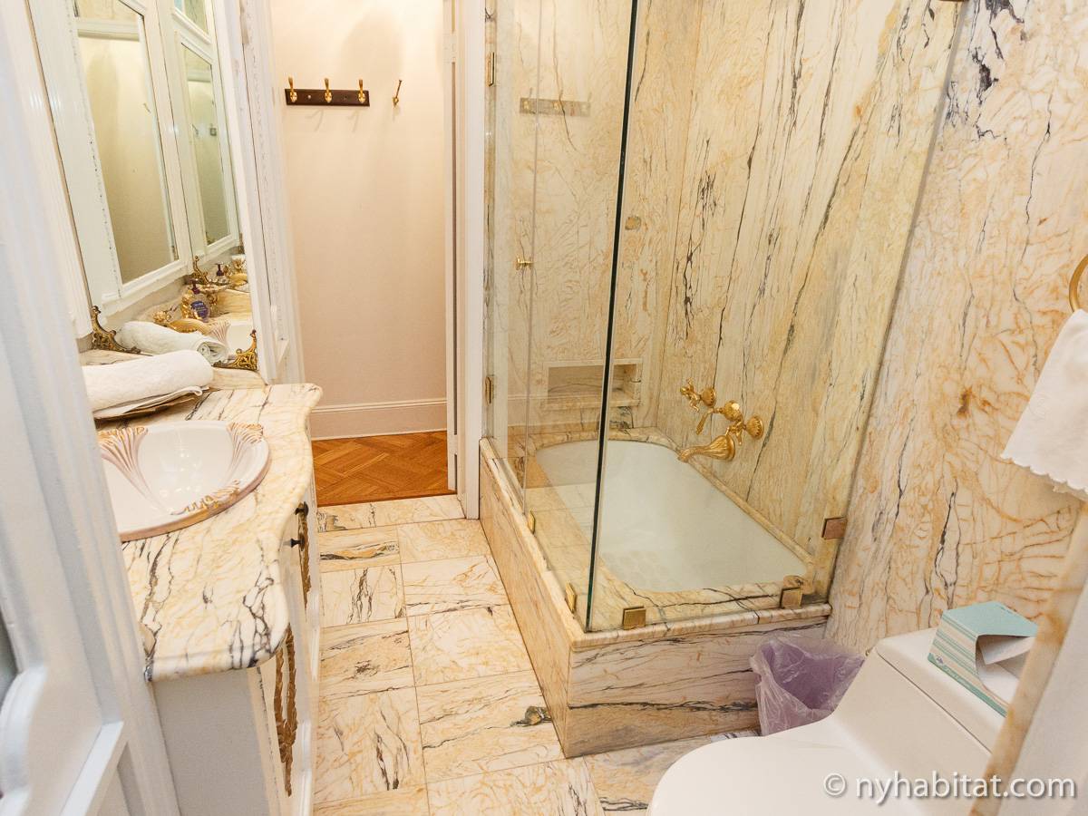 Badezimmer 2 - Photo 1 von 4