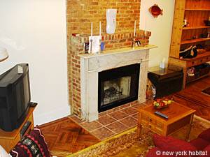 Living room - Photo 5 of 9