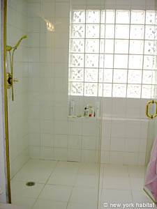 Bathroom 1 - Photo 6 of 8