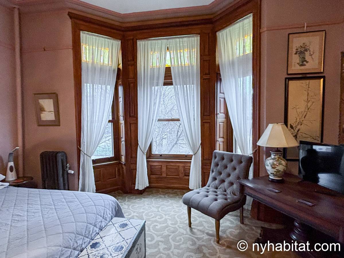 Bedroom 1 - Photo 3 of 10