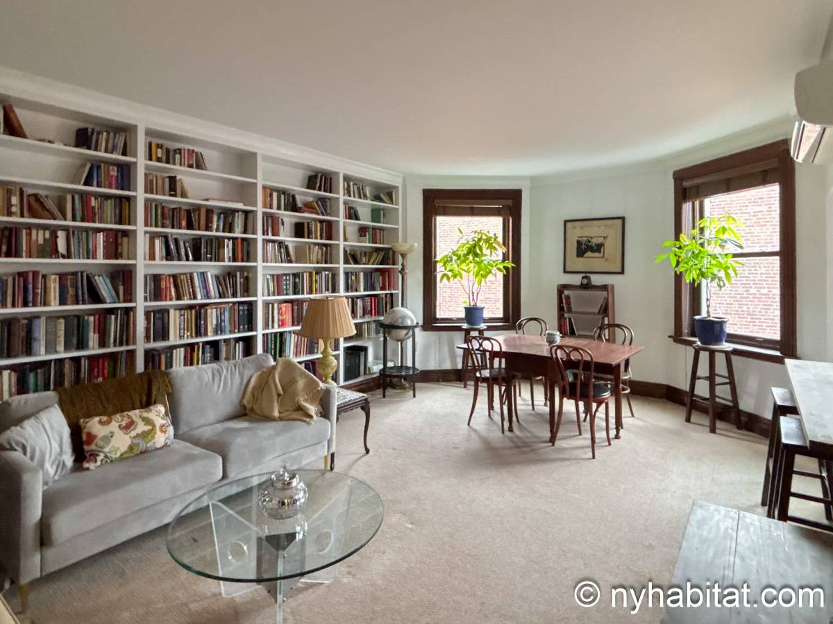 Living room 2 - Photo 1 of 7