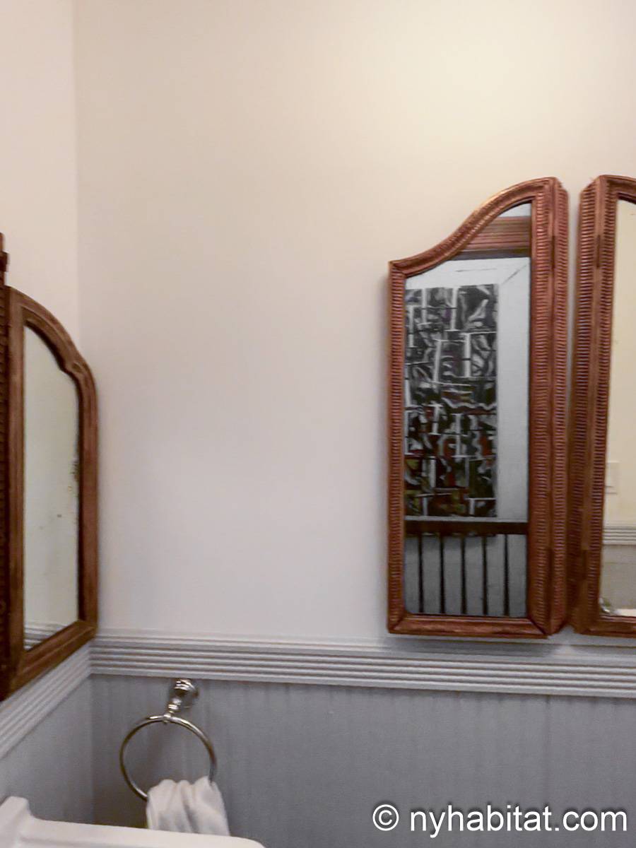 Bathroom 8 - Photo 1 of 2