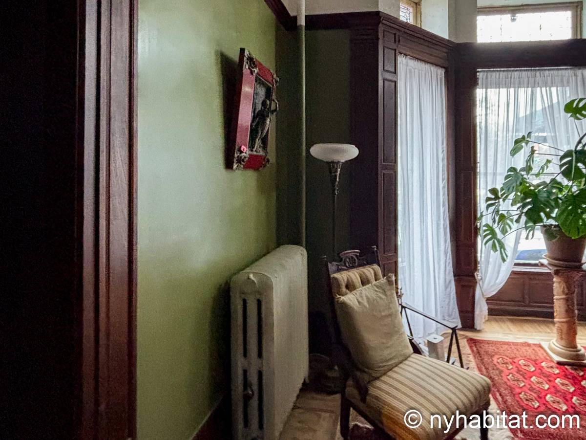 Living room 1 - Photo 4 of 5