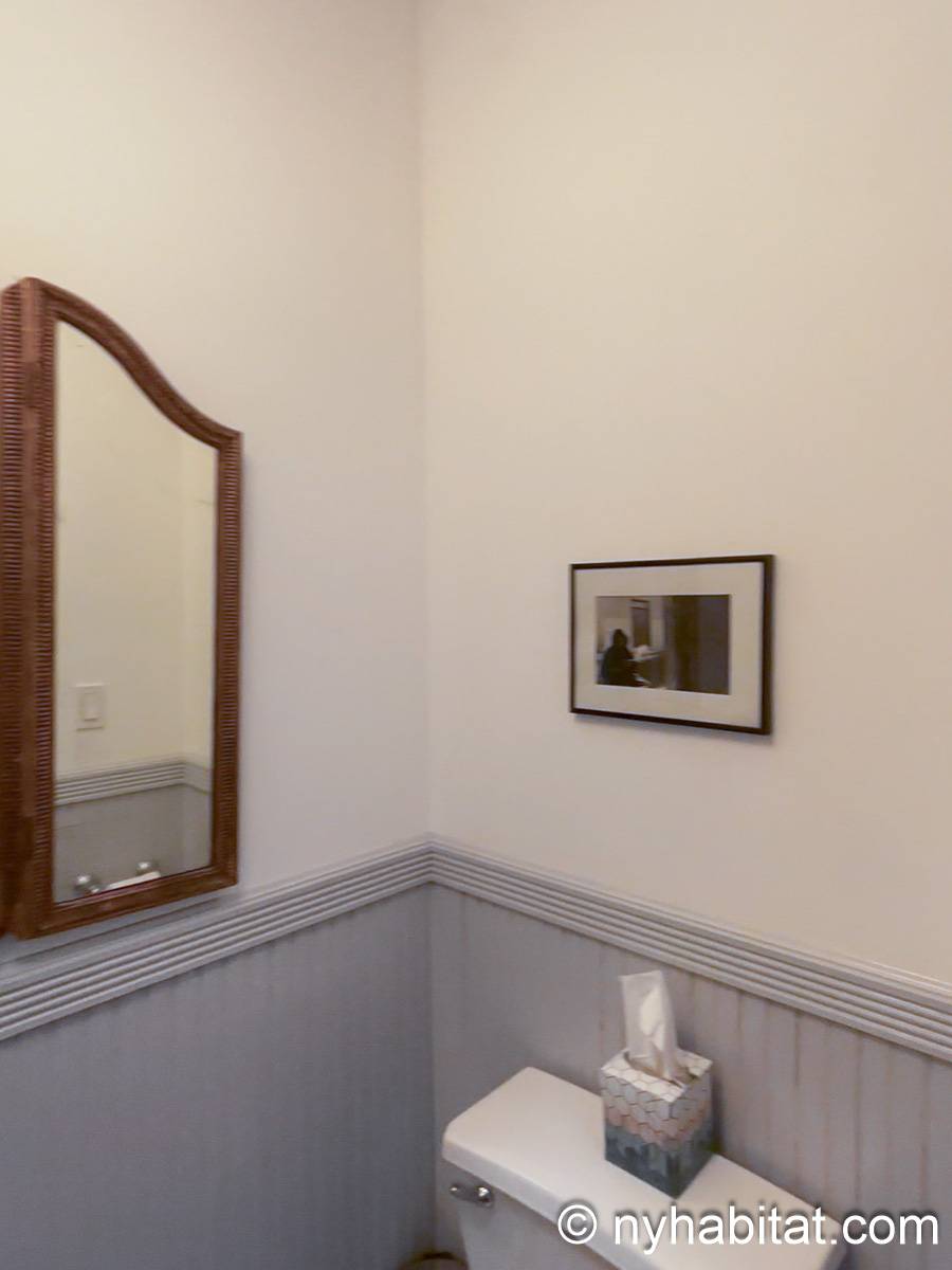 Bathroom 8 - Photo 2 of 2