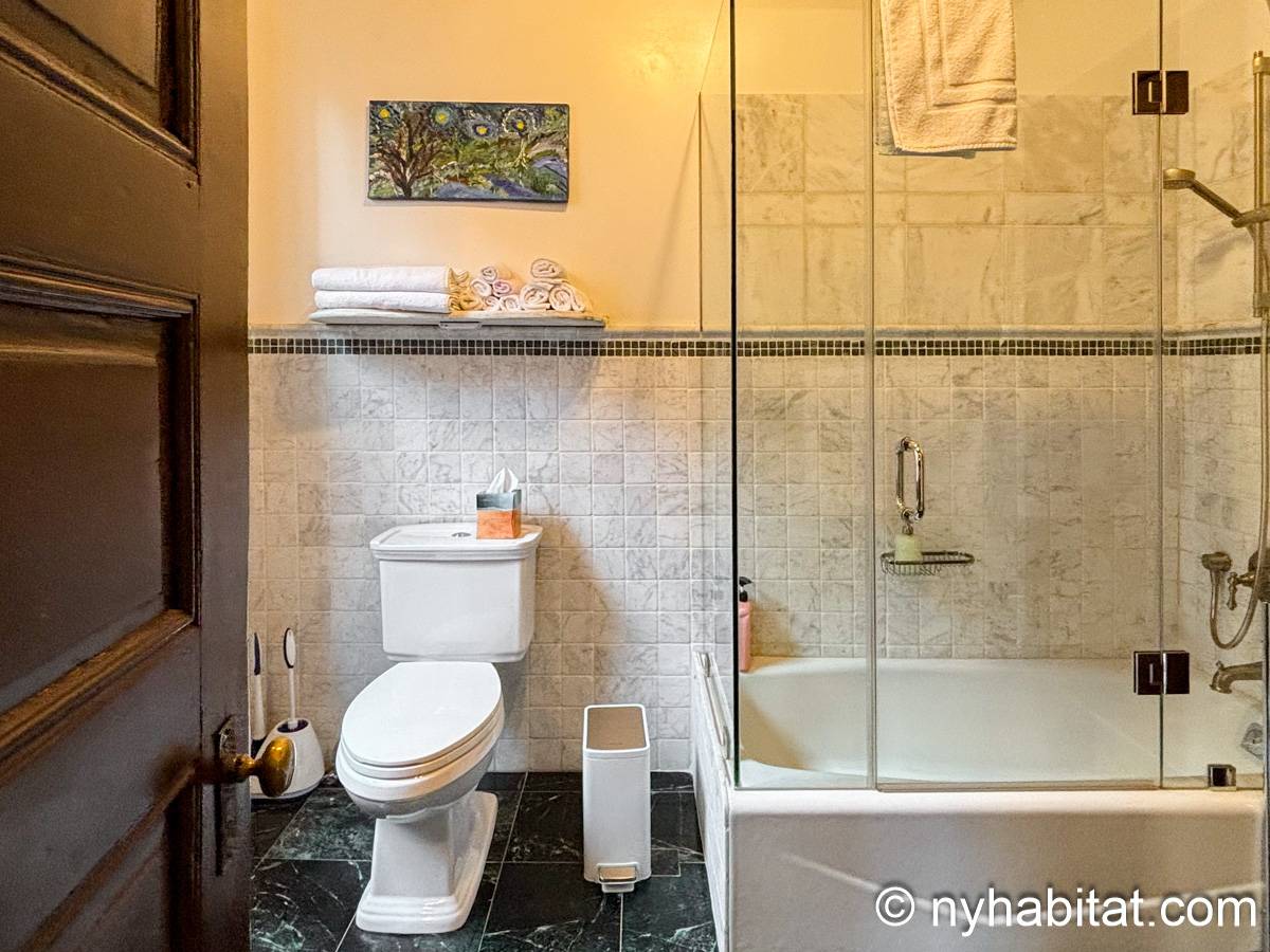 Bathroom 4 - Photo 1 of 5