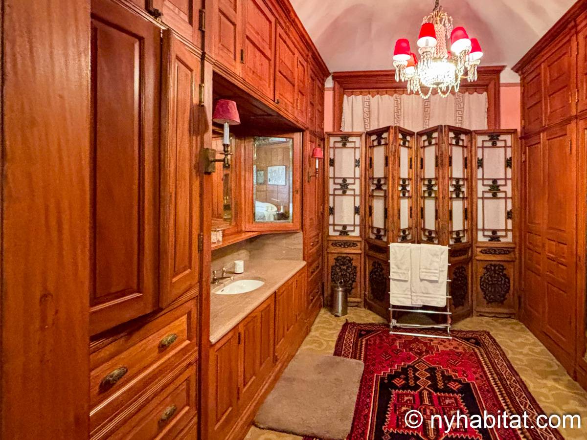 Bedroom 1 - Photo 8 of 10