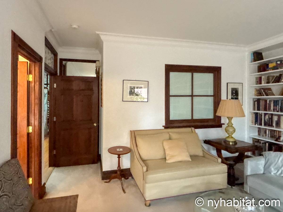 Living room 2 - Photo 4 of 7